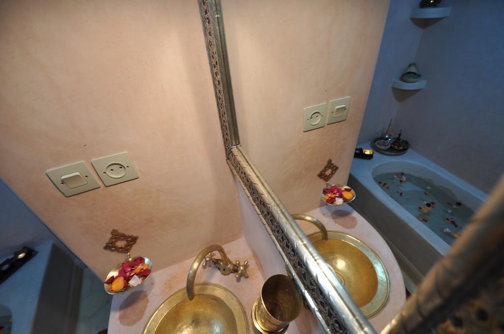 Riad La Famille Marrakesh Exterior foto