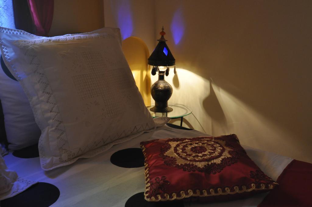 Riad La Famille Marrakesh Habitación foto