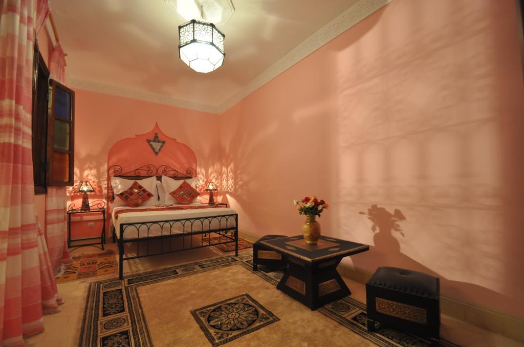 Riad La Famille Marrakesh Exterior foto
